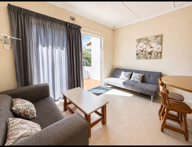 200M² LODGE FOR SALE IN GLENMORE
